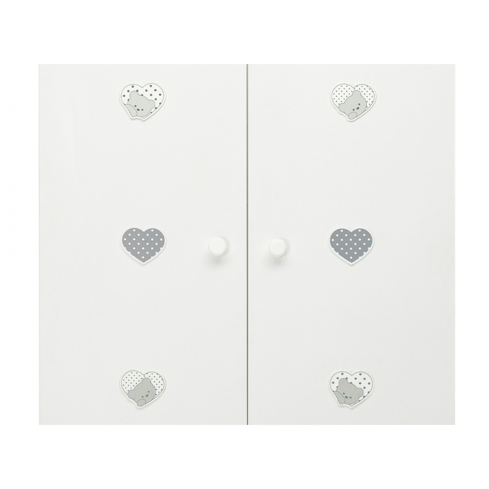 Le due ante sono decorate con tre dolci cuori in rilievo che racchiudono un tenero orsetto