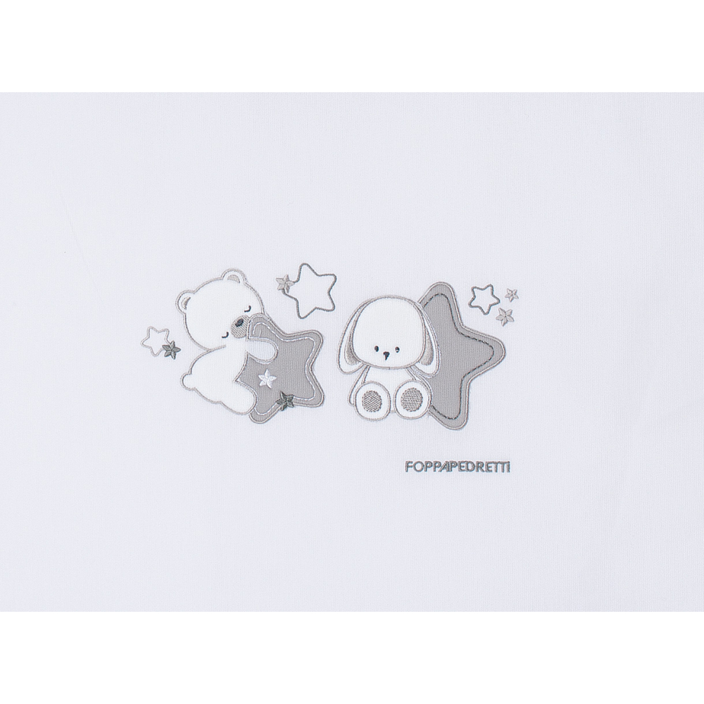 Completo piumone per il lettino ovale Armony decorato con un tenero ricamo di stelline e cuccioli