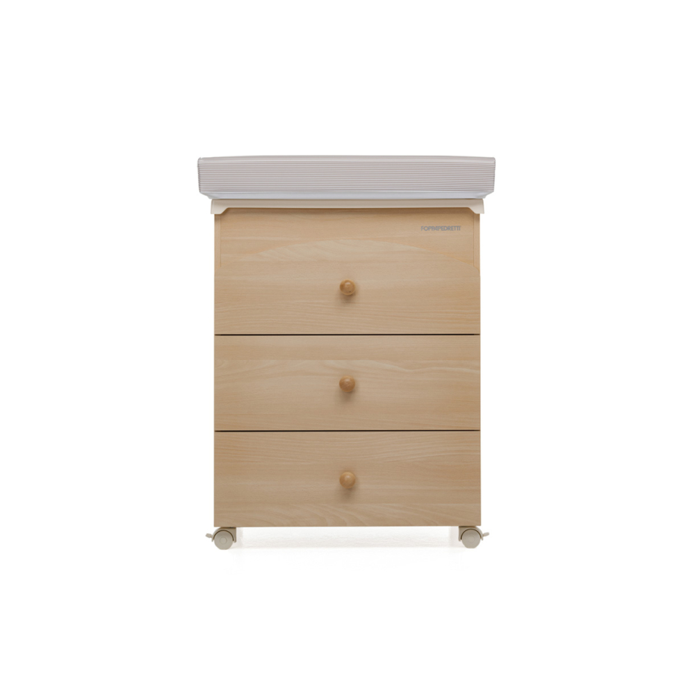 Dotato di tre ampi cassetti