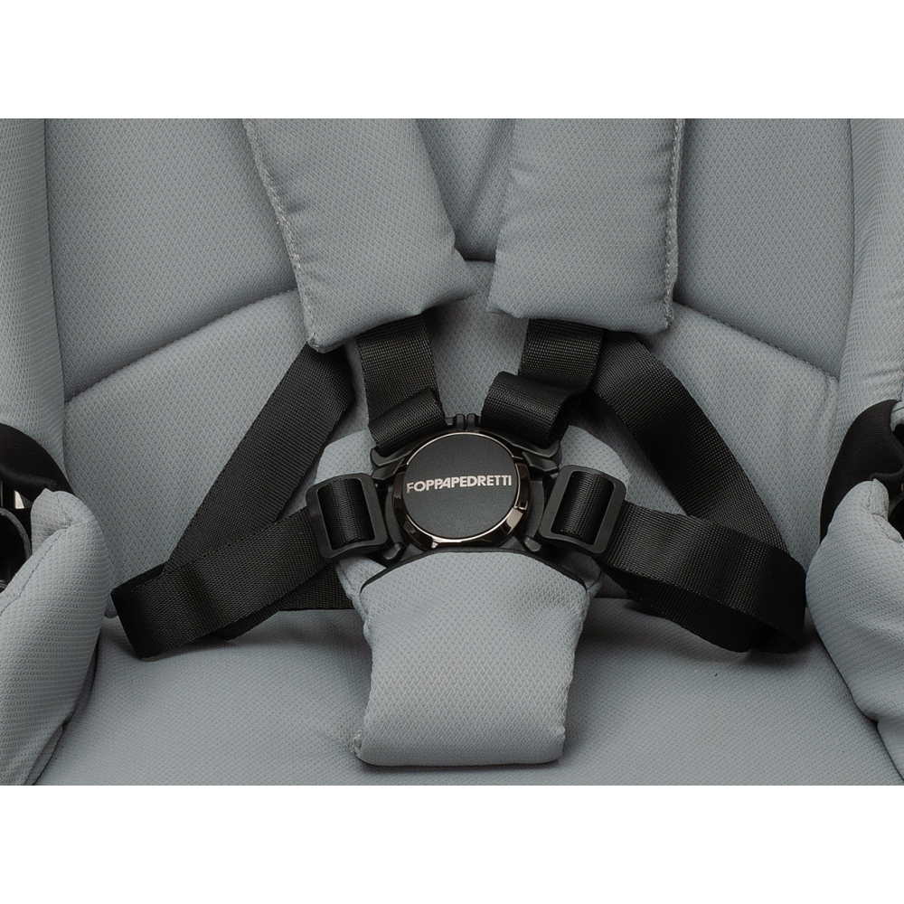 Aggancio facilitato con sistema “Easyclose” magnetico