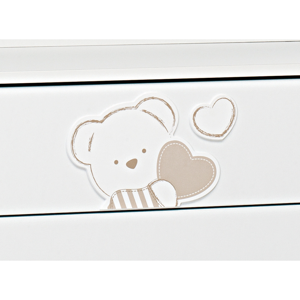 The dolcecuore chest of drawers is decorated with a sweet little teddy bear