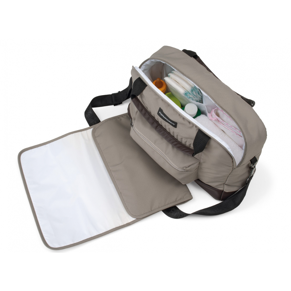 Practical and roomy bag with internal compartments