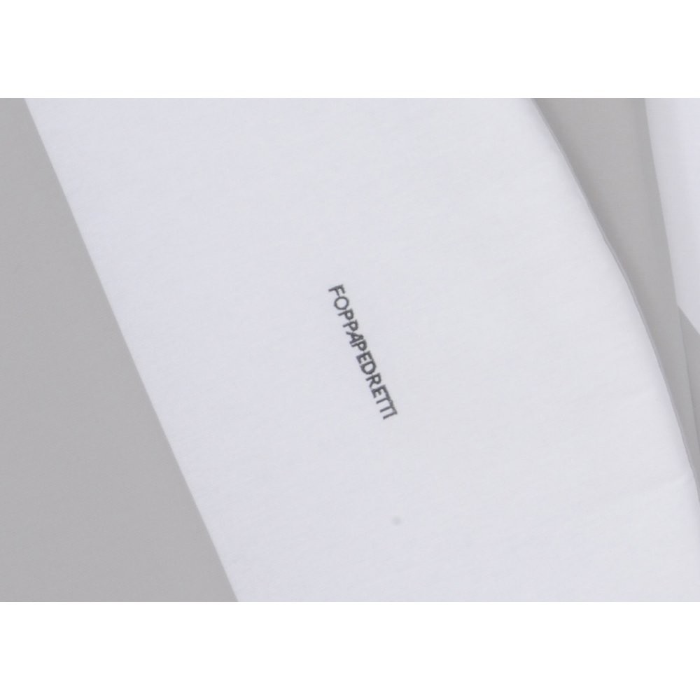 Ricami classici nelle tinte del grigio