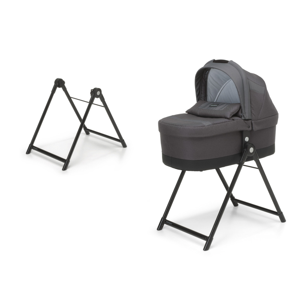 The carrycot can be placed on Elevo support for carrycot (sold separately)