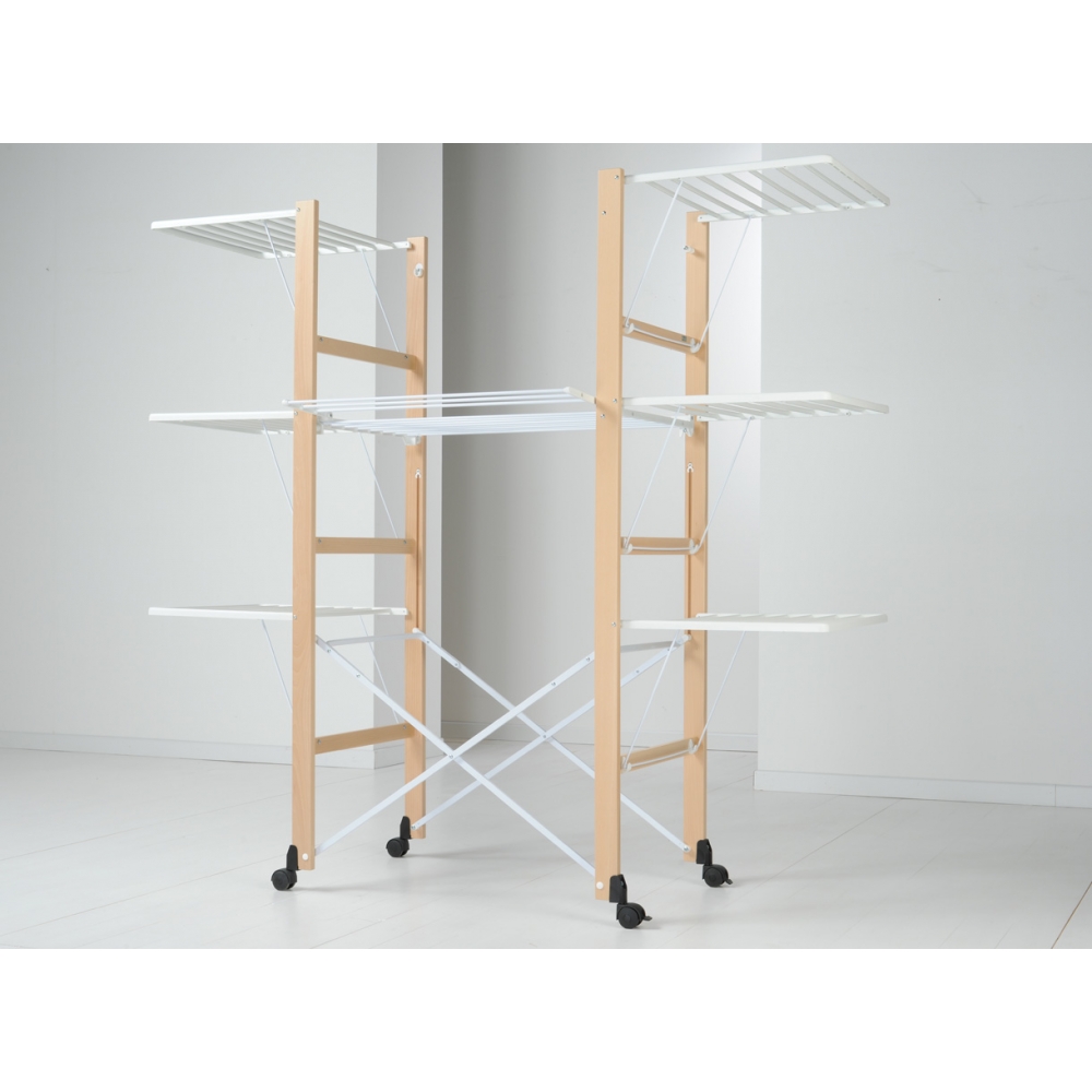 The central shelf and side wings can be adjusted according to the quantity and the type of laundry to be hung 